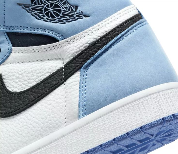 NIKE Air Jordan 1